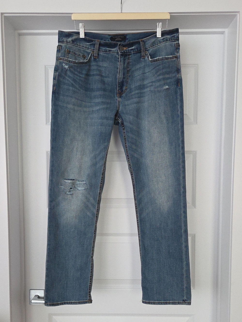 Banana Republic Slim Fit Jeans in Light Destroy, Size 34X30